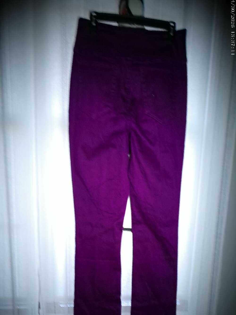 DG2 by Diane Gilman NWT 5 Pocket Pull-On Legacy Stretch Deep Raspberry Jeans M - Picture 3 of 12